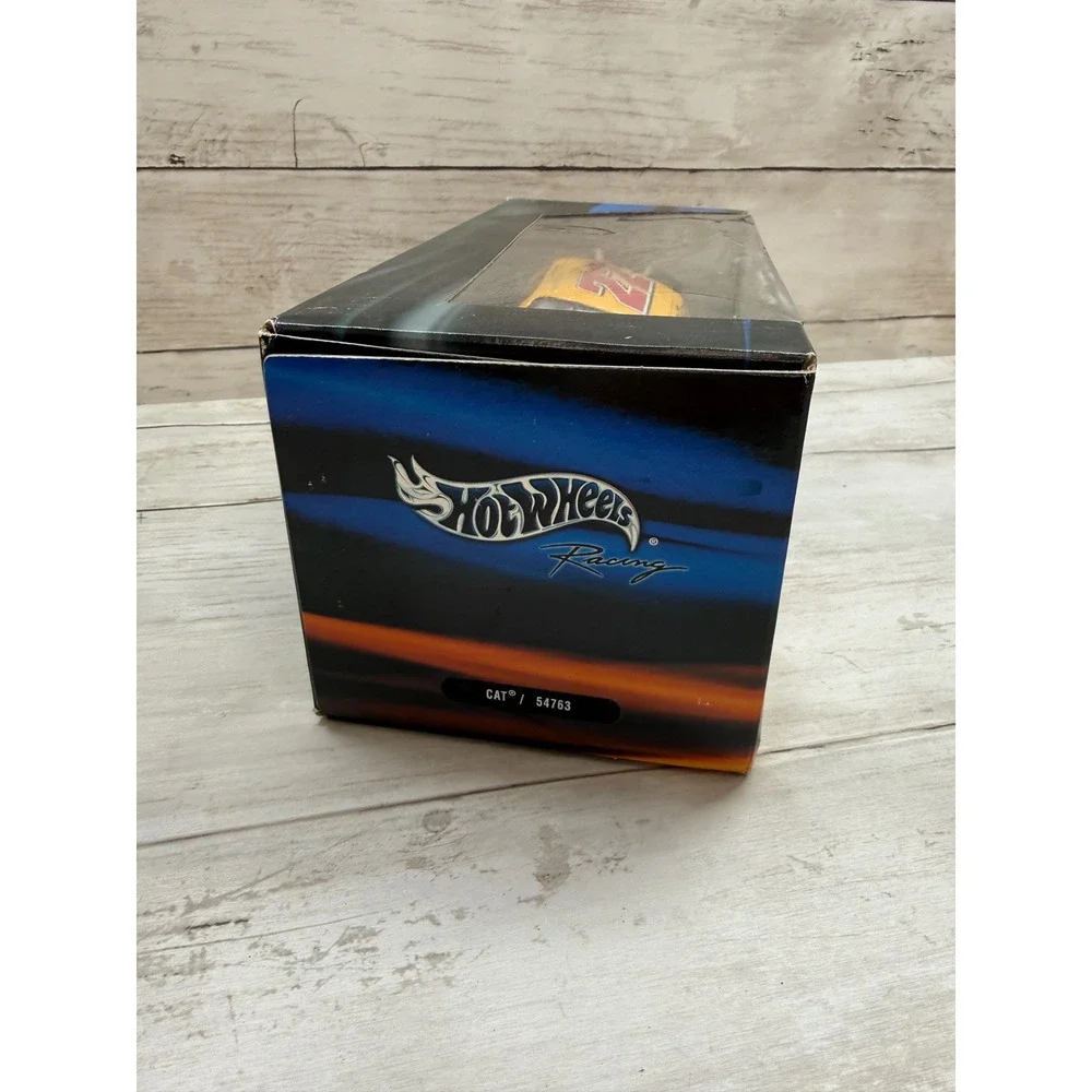NIB Hot Wheels Racing 2002 NASCAR Ward Burton 22 Caterpillar Dodge 1:24 Diecast